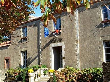 Mairie aux Moutiers-en-Retz
