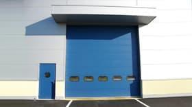 Porte sectionnelle pour les entrepôts